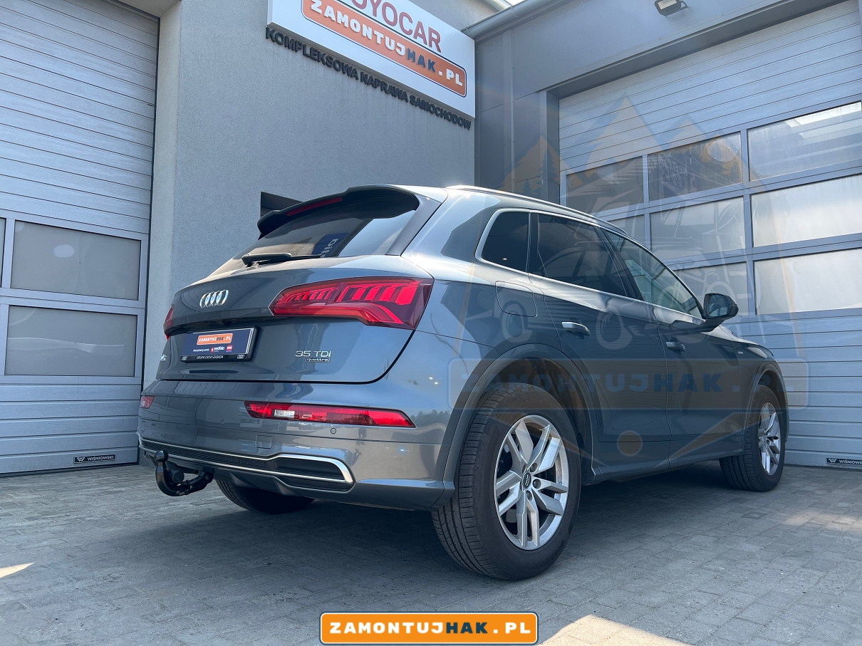 Zdjęcie Audi Q5 2020 z profesjonalnie zamontowanym hakiem holowniczym Westfalia - gotowy do przewozu przyczep i ładunków
